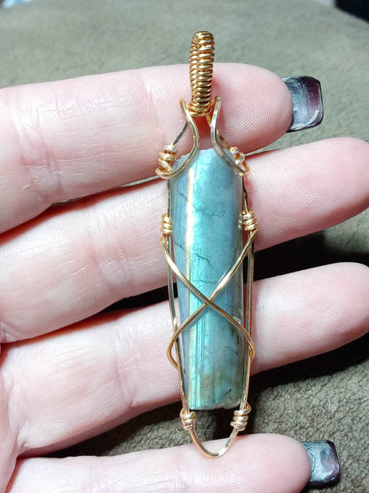 Rainbow Labradorite pendant wire wrap